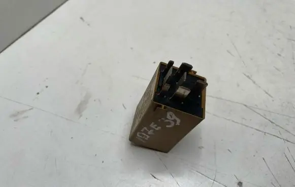 BMW 5 E39 Window control relay 61368384505 V23141B3001X15