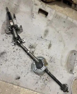 Mitsubishi Pajero Steering wheel axle