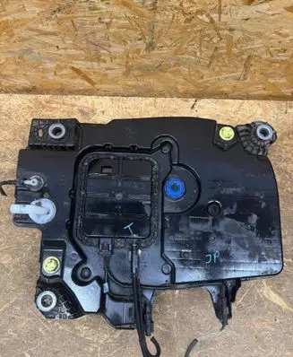 Citroen DS7 Crossback AdBlue liquid reservoir 