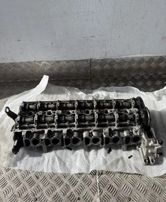 BMW 5 G30 G31 G38 Engine head 8571121