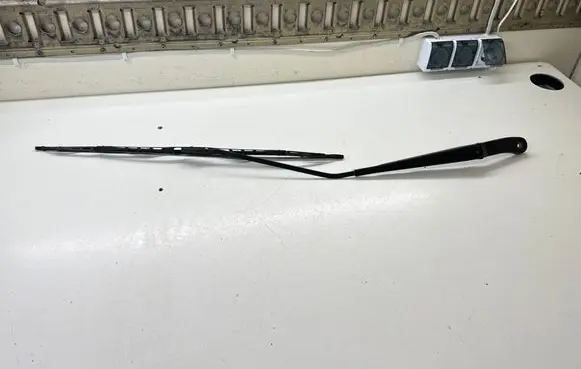 Volkswagen Transporter - Caravelle T5 Front wiper blade arm 7H1955410C