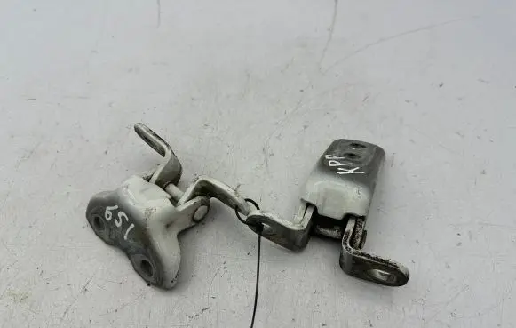 Toyota Yaris Front door hinge set 