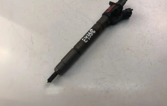 Volvo V70 Fuel injector 31303238