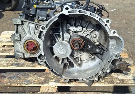 KIA Cerato Manual 5 speed gearbox S61767 TC70 147632