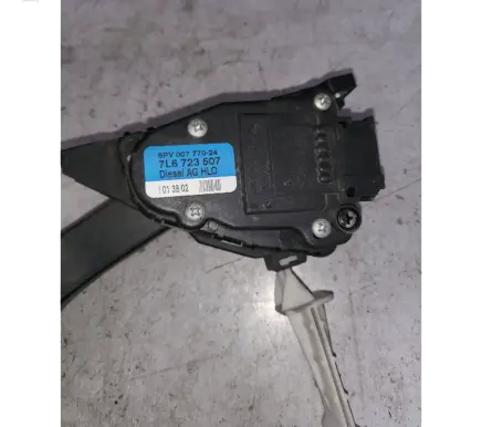 Volkswagen Touareg I Accelerator throttle pedal 7L6723507