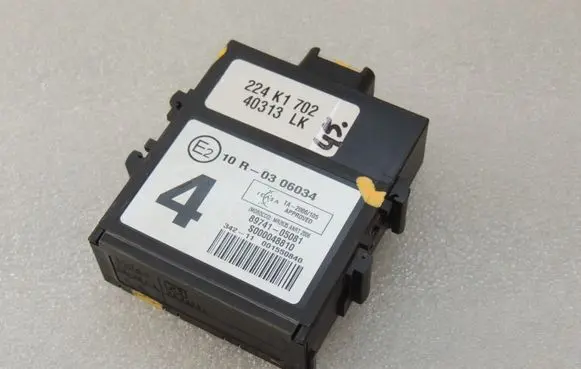 Toyota Avensis T270 Door control unit/module 8974105081
