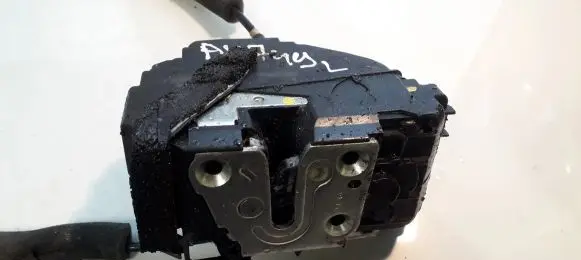 Nissan Note (E12) Front door lock