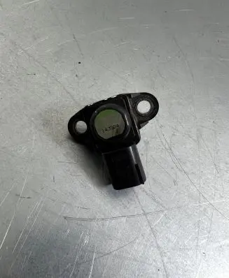 Mercedes-Benz CLA C117 X117 W117 Air pressure sensor A0051585028