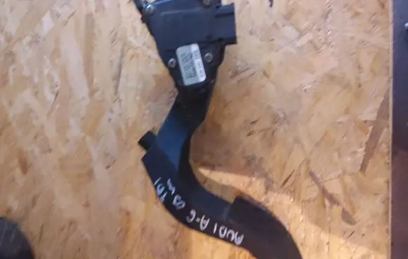 Audi A6 S6 C5 4B Accelerator throttle pedal 8D1721523F 6PV00837603