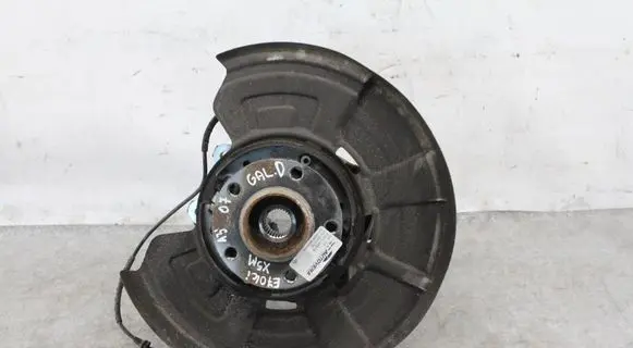 Rear wheel hub spindle/knuckle