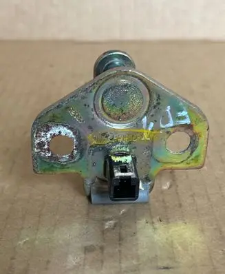 Ford Mondeo Mk III Front door lock loop/hook striker 2M51F21982AA