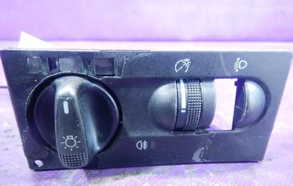 Volkswagen Golf III Light switch 1H6941531N