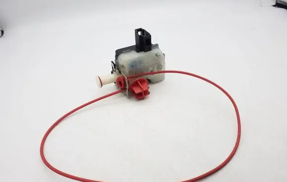 Fuel tank cap lock