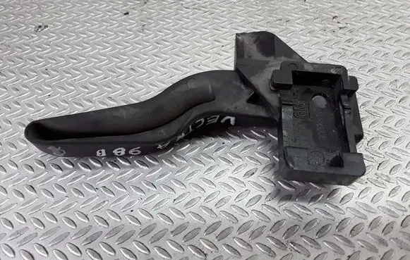 Opel Vectra B Engine bonnet (hood) release handle 7002346