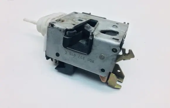 Audi A8 S8 D2 4D Front door lock 8D1837016C