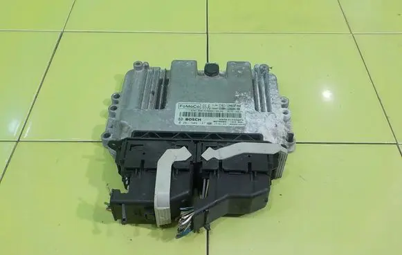 Ford Focus Engine control unit/module CV6112A650ANE