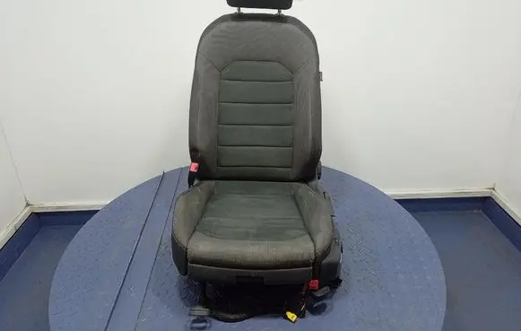 Volkswagen Golf Sportsvan Front driver seat 