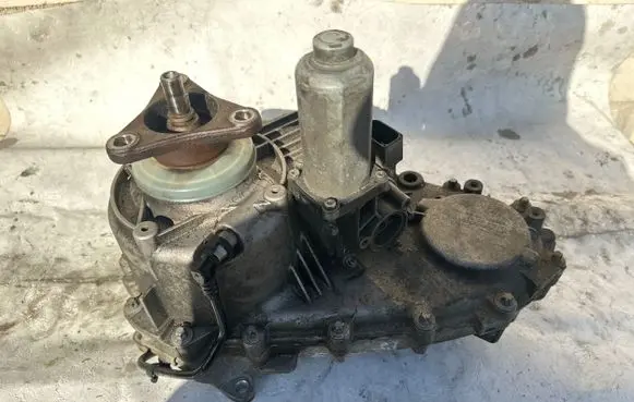 BMW X6 E71 Gearbox transfer box case 7574777 ATC700