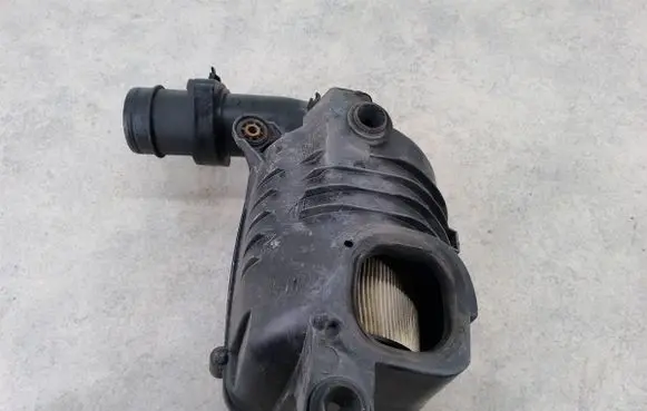 Volkswagen Caddy Air filter box 
