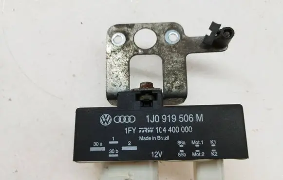 Coolant fan relay