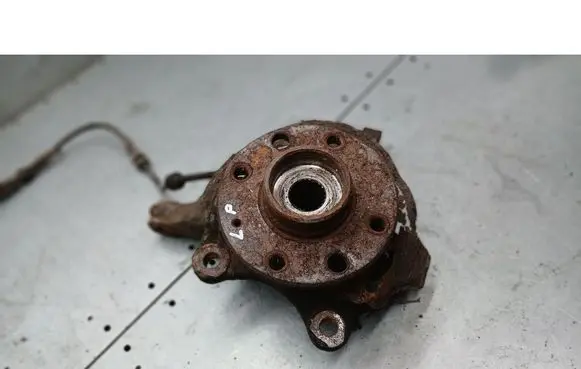 Opel Corsa C Front wheel hub spindle knuckle ZWROTNICACORSA