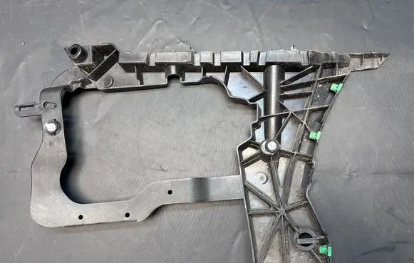 Volvo S90, V90 Rear bumper mounting bracket 31425063