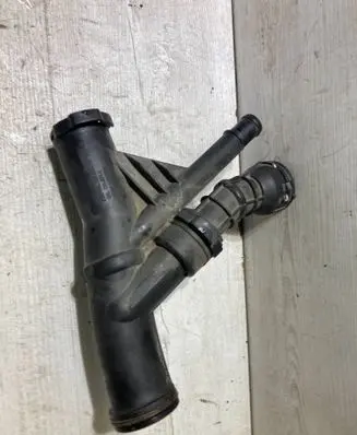Audi A3 S3 8V Engine coolant pipe/hose 04L121071E