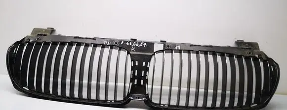 BMW 7 E65 E66 Front bumper upper radiator grill 51137145738