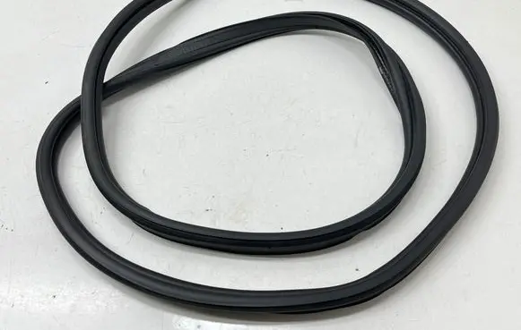 Volvo S60 Trunk rubber seal (body) 31479338