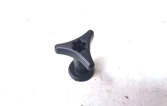 Dacia Logan I Other exterior part 7703041042