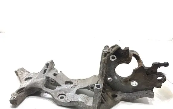 Volkswagen Golf VII Generator/alternator bracket 