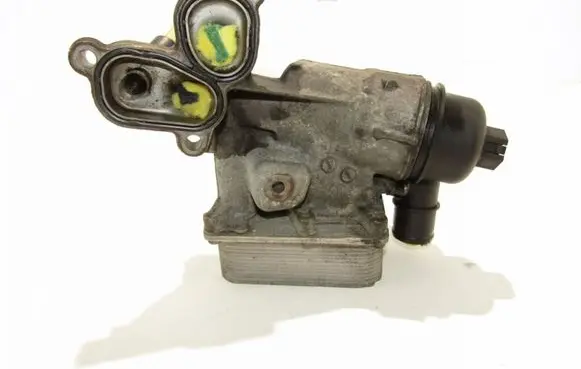 Nissan Qashqai+2 Oil filter mounting bracket