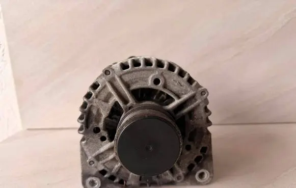 Volkswagen PASSAT B7 Generator/alternator 03L903023D