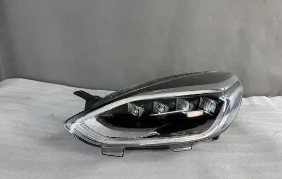Ford Fiesta Headlight/headlamp H1BB13E015AD