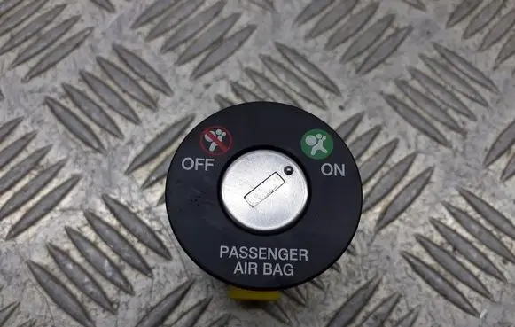 Hyundai Getz Passenger airbag on/off switch 