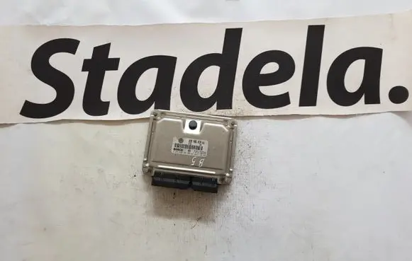 Volkswagen PASSAT B7 Engine control unit/module 0281010303