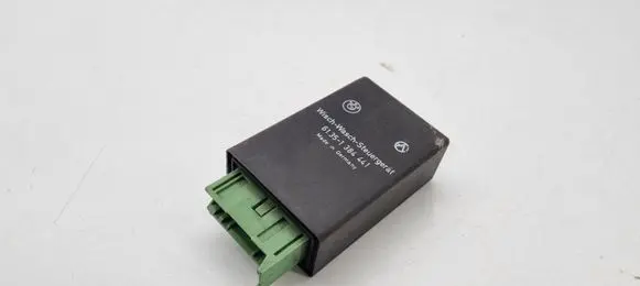 BMW 5 E34 Window wiper relay 1384441 61351384441