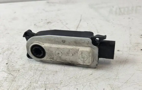Peugeot 308 Air flap motor/actuator 9818171680 5877R1001 23347P02344