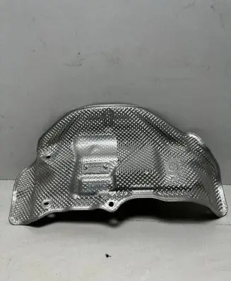 Volvo XC40 Heat shield in engine bay 32221227