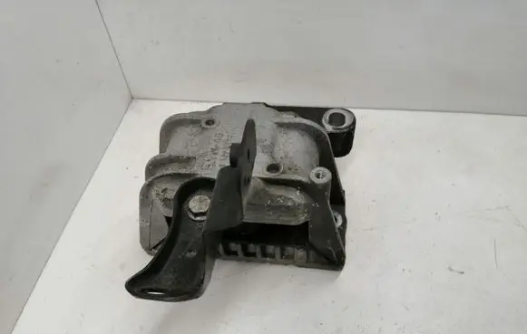 Volkswagen PASSAT CC Engine mount bracket 1K0199262