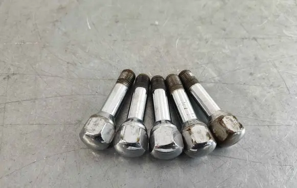 Maserati Quattroporte Nuts/bolts 247702