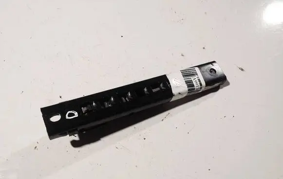 Jaguar X-Type Seat belt adjustment rail 33014247