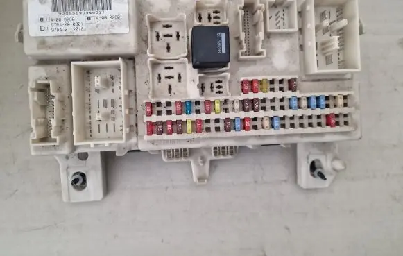 Ford Focus Fuse module 4M5T14A073AH