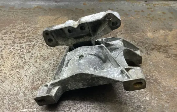 Citroen C4 II Picasso Engine mount bracket 4A103720 AIS19C03