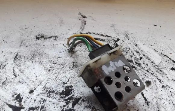 Opel Astra G Heater blower fan relay 90560362
