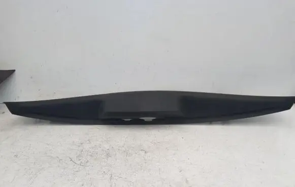 Peugeot 407 Tailgate/boot lid lock trim 9645440877