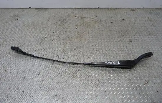 Peugeot 208 Front wiper blade arm
