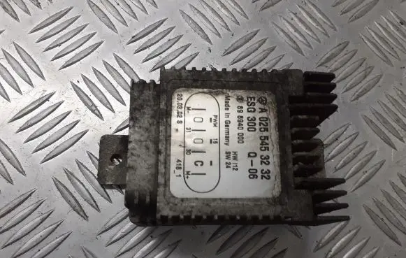 Mercedes-Benz E W210 Coolant fan relay A0255453232