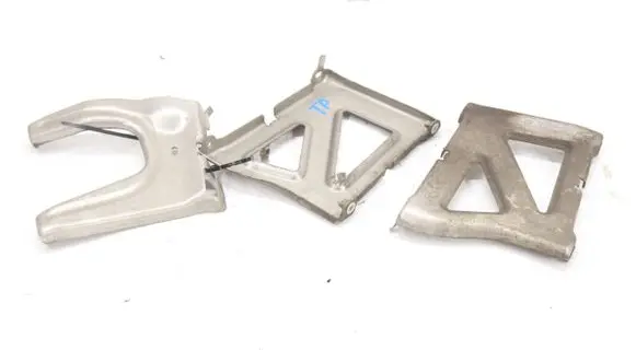 BMW 1 F40 Engine splash shield/under tray 7436795