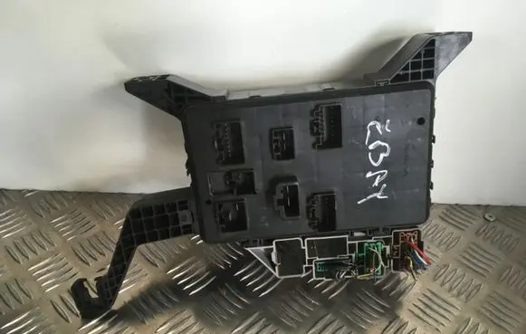 Ford Mondeo Mk III Fuse module 1S7T14A073AE 1S7T14A301CC